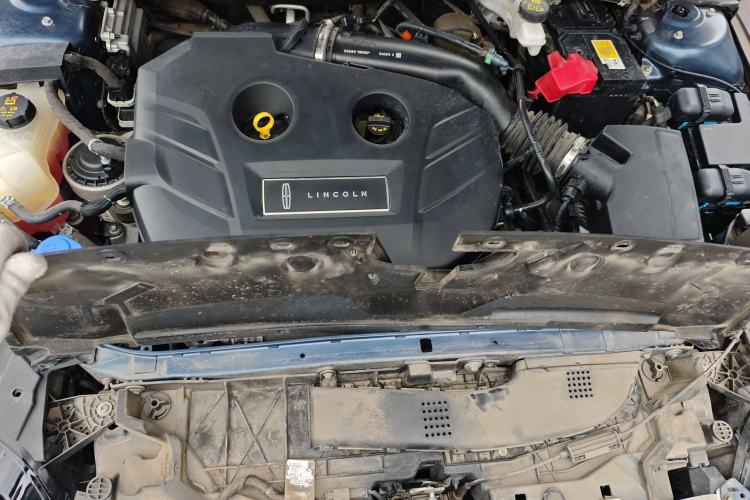 Used Lincoln MKZ 2019 2.0T Luxury Edition China VI Standard Engine Bay