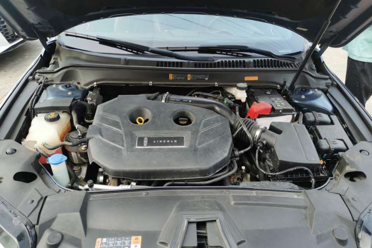Used Lincoln MKZ 2019 2.0T Luxury Edition China VI Standard Engine Bay