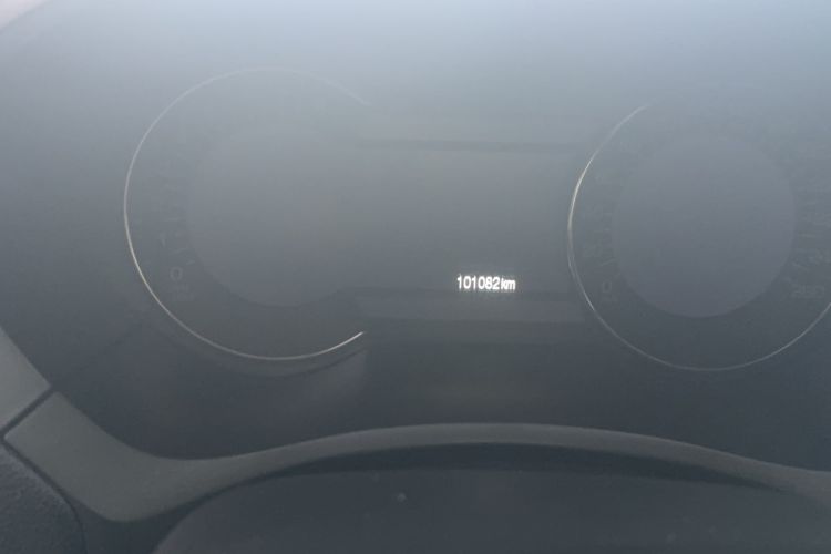 Used Lincoln MKZ 2019 2.0T Luxury Edition China VI Odometer Close Up