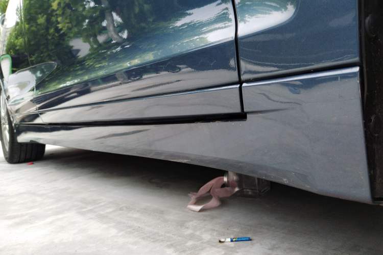 Used Lincoln MKZ 2019 2.0T Luxury Edition China VI Right Side Sill
