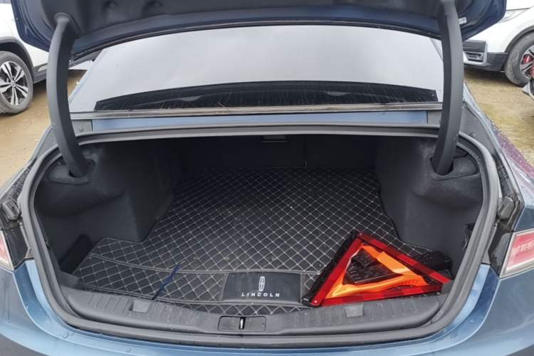 Used Lincoln MKZ 2019 2.0T Luxury Edition China VI Trunk