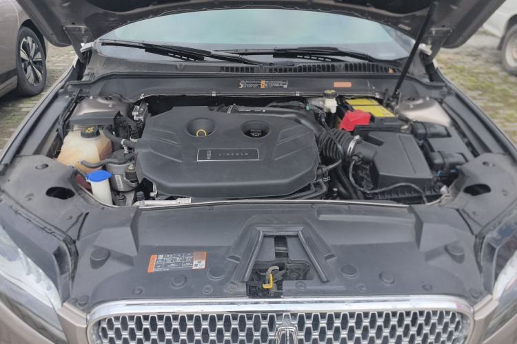 Used Lincoln MKZ 2019 2.0T Luxury Edition China VI Standard Engine Bay
