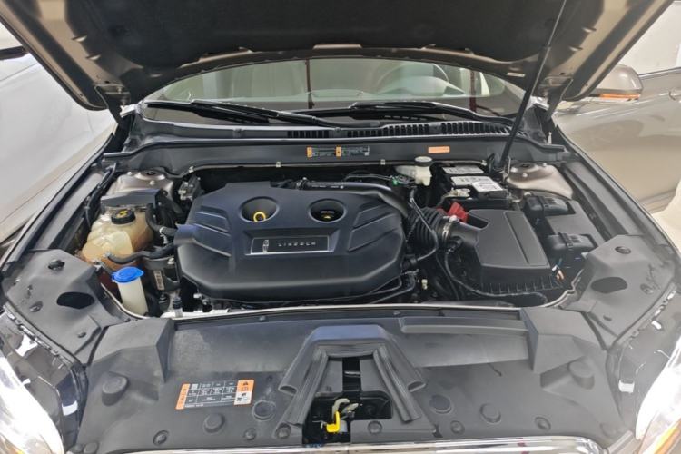Used Lincoln MKZ 2019 2.0T Luxury Edition China VI Engine Bay
