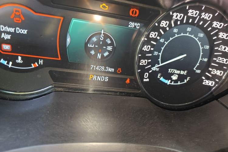 Used Lincoln MKZ 2019 2.0T Luxury Edition China VI Standard Odometer Close Up