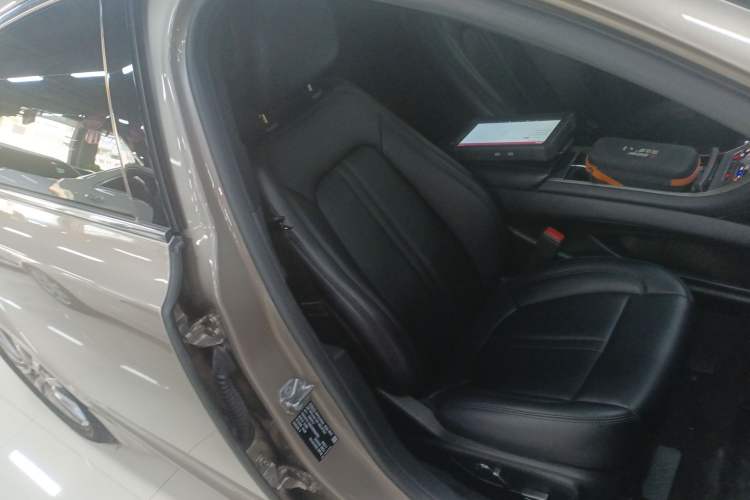 Used Lincoln MKZ 2019 2.0T Luxury Edition China VI Right Front Seat