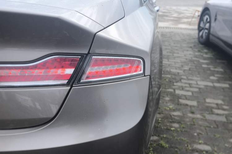Used Lincoln MKZ 2019 2.0T Luxury Edition China VI Standard Right Rear Taillight