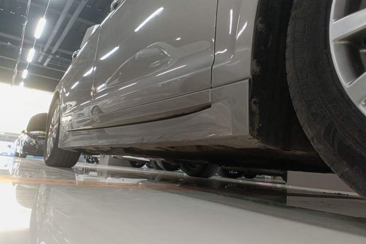 Used Lincoln MKZ 2019 2.0T Luxury Edition China VI Right Side Sill