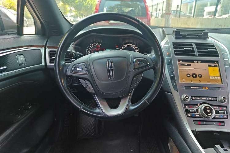 Used Lincoln MKZ 2019 2.0T Luxury Edition China VI Steering Wheel