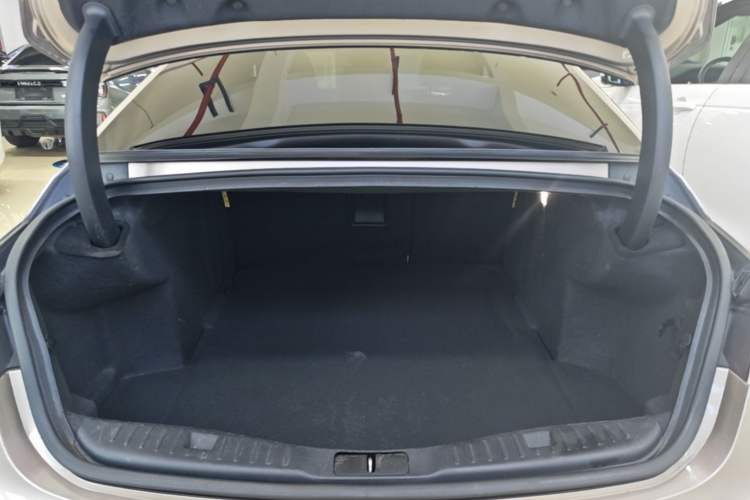 Used Lincoln MKZ 2019 2.0T Luxury Edition China VI Trunk