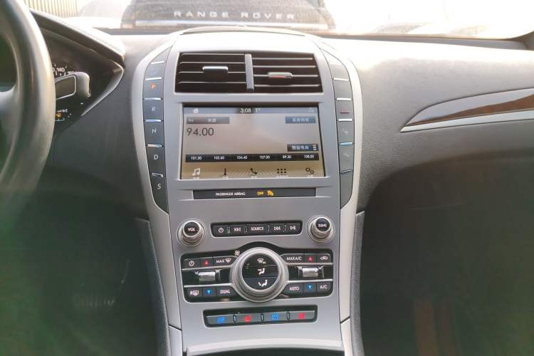 Used Lincoln MKZ 2019 2.0T Luxury Edition China VI Standard Audio And AC Panel