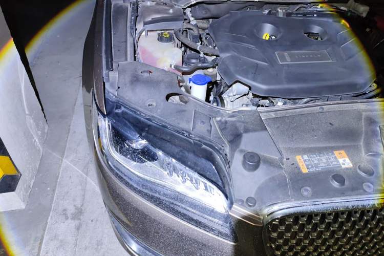 Used Lincoln MKZ 2019 2.0T Luxury Edition China VI Engine Bay Right