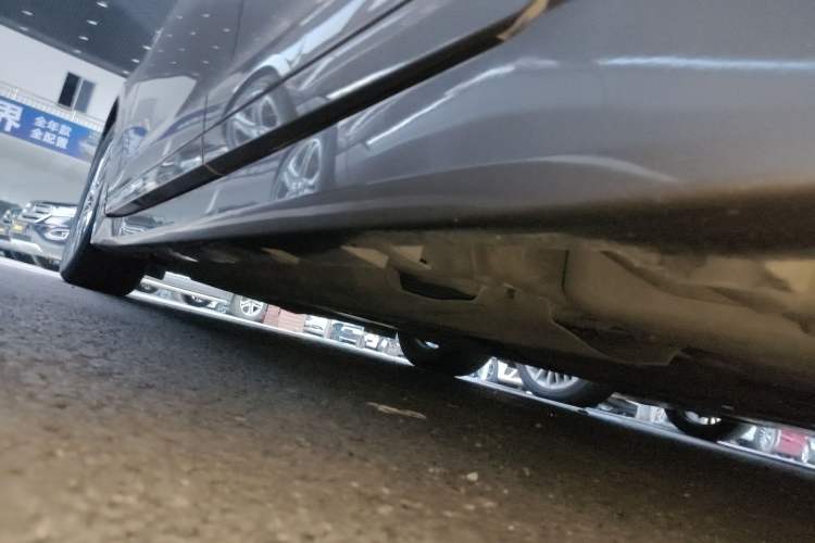 Used Lincoln MKZ 2019 2.0T Luxury Edition China VI Left Side Sill
