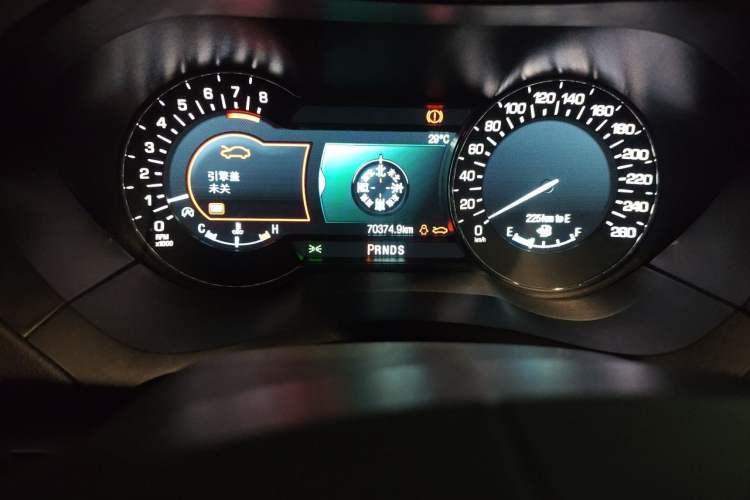 Used Lincoln MKZ 2019 2.0T Luxury Edition China VI Odometer Close Up