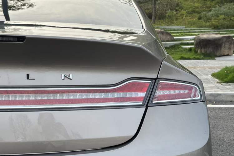 Used Lincoln MKZ 2019 2.0T Luxury Edition China VI Right Rear Taillight