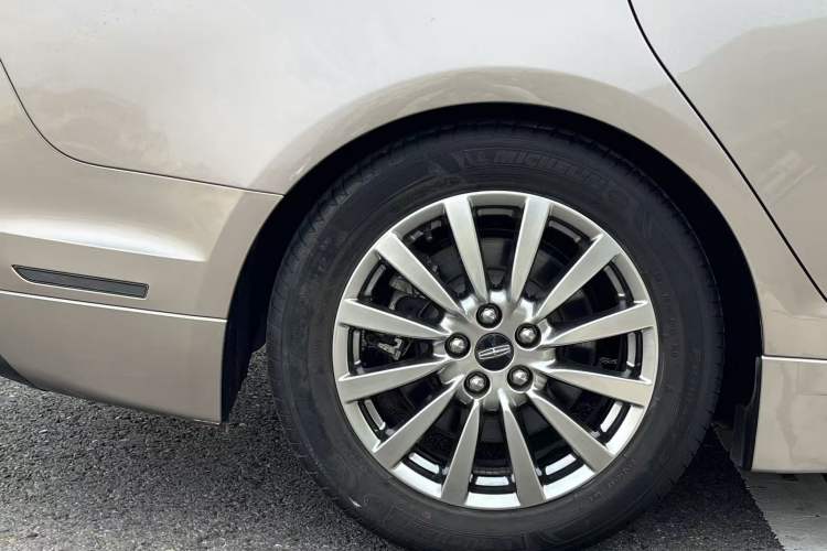 Used Lincoln MKZ 2019 2.0T Luxury Edition China VI Right Rear Wheel Hub