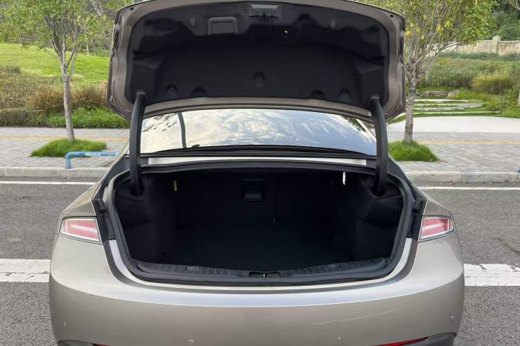 Used Lincoln MKZ 2019 2.0T Luxury Edition China VI Trunk