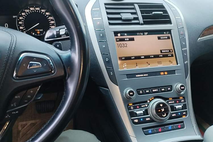 Used Lincoln MKZ 2019 2.0T Luxury Edition China VI Standard Audio And AC Panel