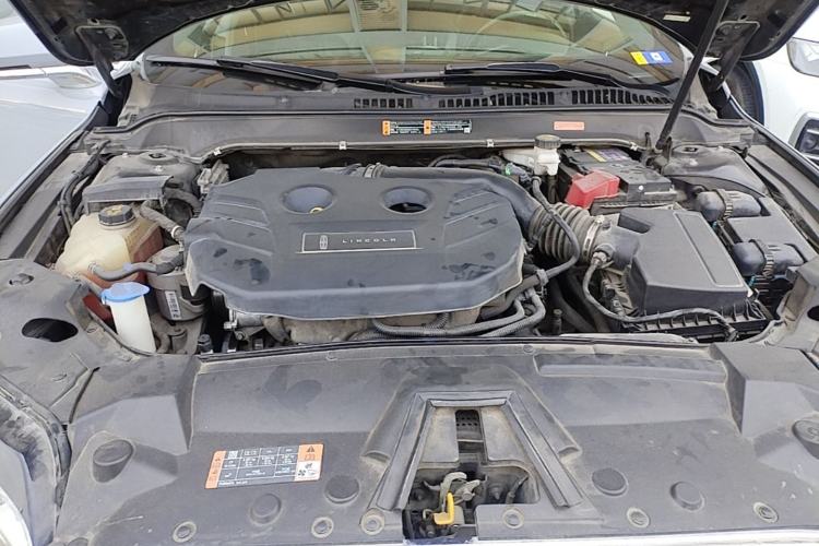 Used Lincoln MKZ 2019 2.0T Luxury Edition China VI Standard Engine Bay