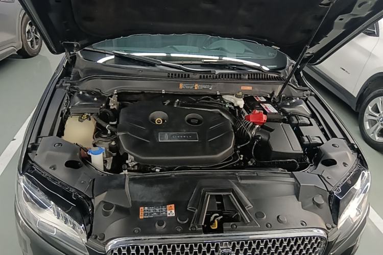 Used Lincoln MKZ 2019 2.0T Luxury Edition China VI Standard Engine Bay