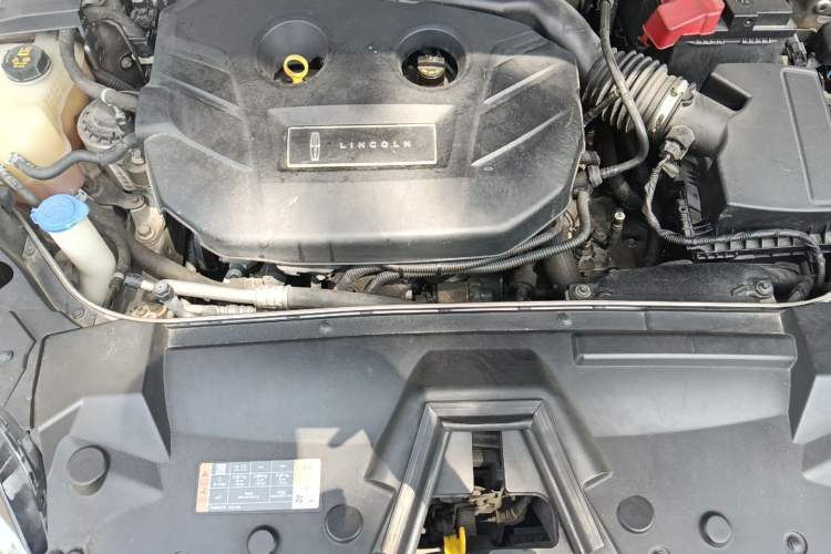 Used Lincoln MKZ 2019 2.0T Luxury Edition China VI Standard Engine Bay