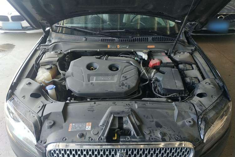 Used Lincoln MKZ 2019 2.0T Luxury Edition China VI Engine Bay