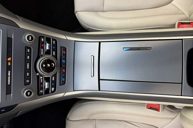 Used Lincoln MKZ 2019 2.0T Luxury Edition China VI Standard Interior 5