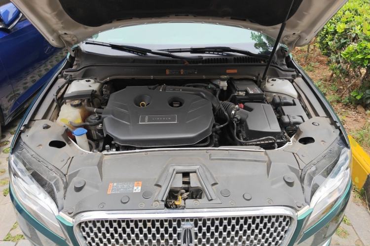 Used Lincoln MKZ 2019 2.0T Luxury Edition China VI Engine Bay