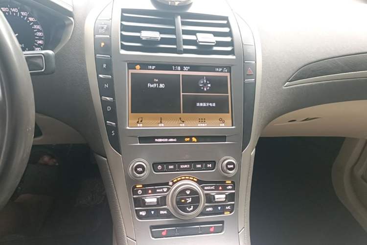 Used Lincoln MKZ 2019 2.0T Luxury Edition China VI Audio And AC Panel