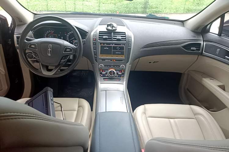 Used Lincoln MKZ 2019 2.0T Luxury Edition China VI Center Console