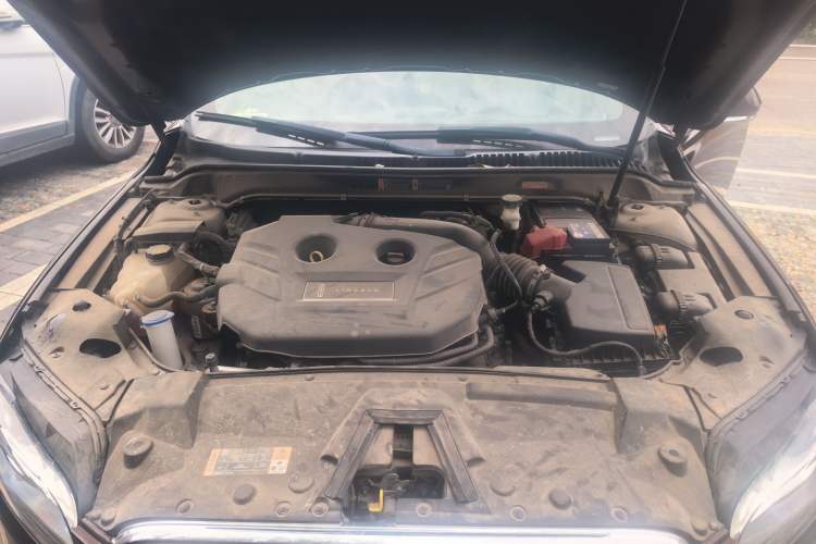 Used Lincoln MKZ 2019 2.0T Luxury Edition China VI Engine Bay