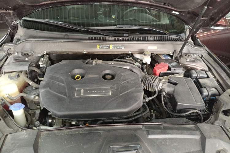Used Lincoln MKZ 2019 2.0T Luxury Edition China VI Engine Bay