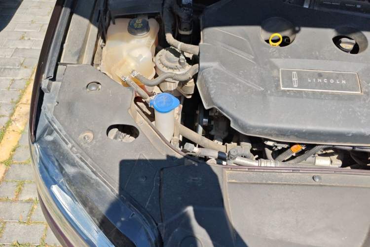 Used Lincoln MKZ 2019 2.0T Luxury Edition China VI Engine Bay Right