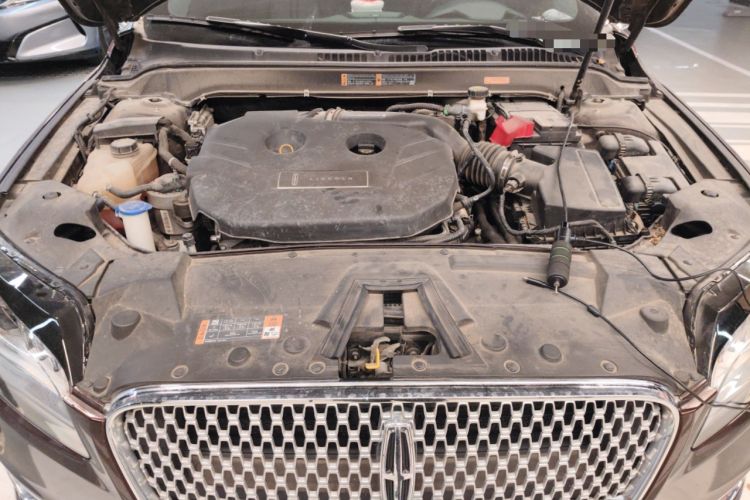 Used Lincoln MKZ 2019 2.0T Luxury Edition China VI Engine Bay