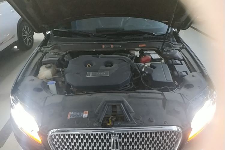 Used Lincoln MKZ 2019 2.0T Luxury Edition China VI Engine Bay