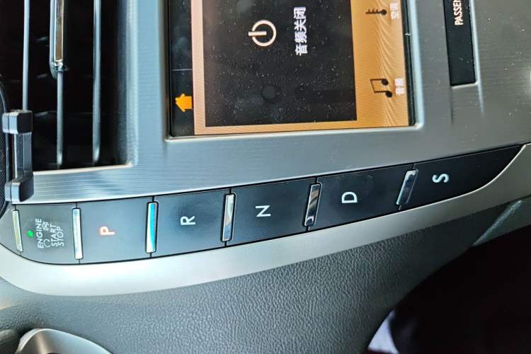 Used Lincoln MKZ 2019 2.0T Luxury Edition China VI Standard Gear Lever
