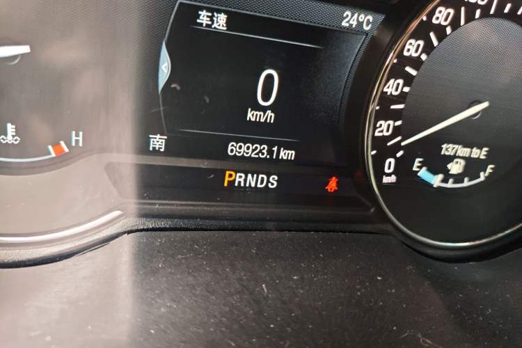 Used Lincoln MKZ 2019 2.0T Luxury Edition China VI Standard Odometer Close Up