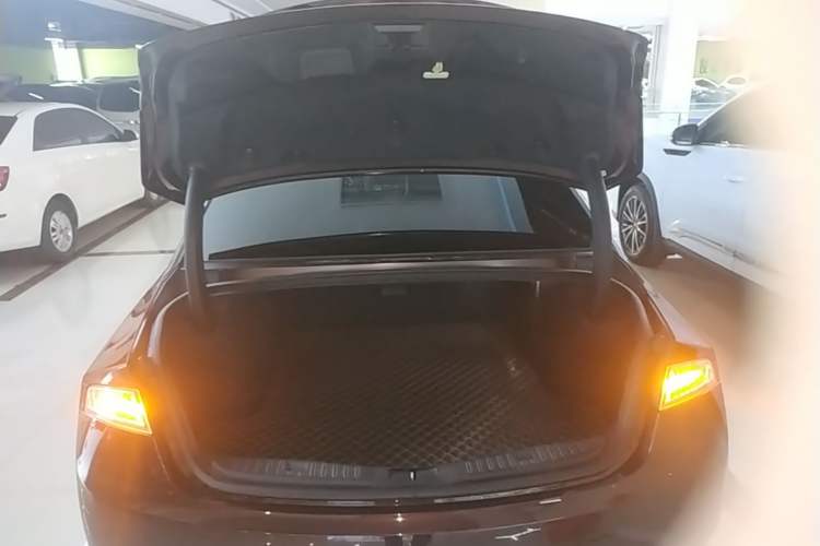 Used Lincoln MKZ 2019 2.0T Luxury Edition China VI Trunk