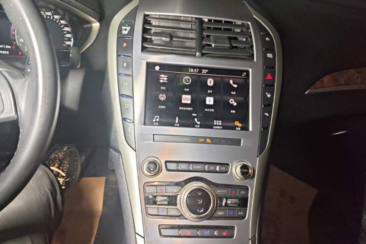 Used Lincoln MKZ 2019 2.0T Luxury Edition China VI Standard Audio And AC Panel