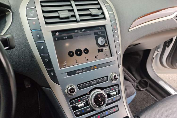 Used Lincoln MKZ 2019 2.0T Luxury Edition China VI Standard Audio And AC Panel