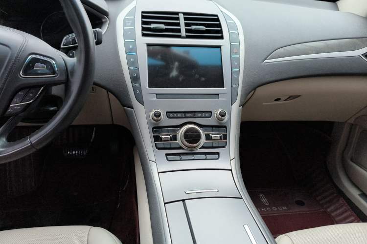 Used Lincoln MKZ 2019 2.0T Luxury Edition China VI Standard Audio And AC Panel