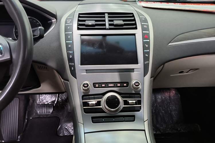 Used Lincoln MKZ 2019 2.0T Luxury Edition China VI Standard Audio And AC Panel