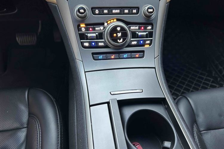 Used Lincoln MKZ 2019 2.0T Luxury Edition China VI Standard Audio And AC Panel