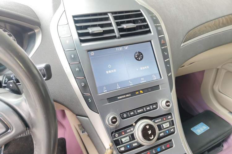 Used Lincoln MKZ 2019 2.0T Luxury Edition China VI Standard Audio And AC Panel
