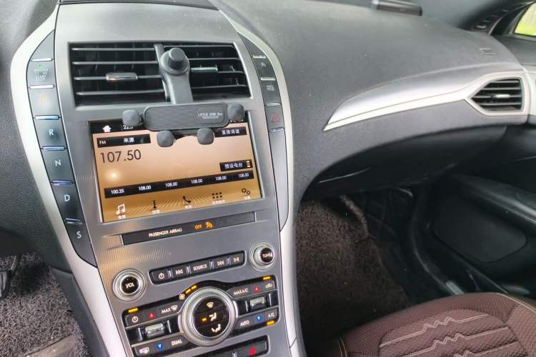 Used Lincoln MKZ 2019 2.0T Zunyue Edition China VI Standard Audio And AC Panel