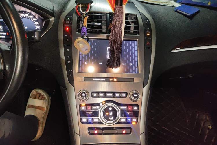 Used Lincoln MKZ 2019 2.0T Luxury Edition China VI Audio And AC Panel
