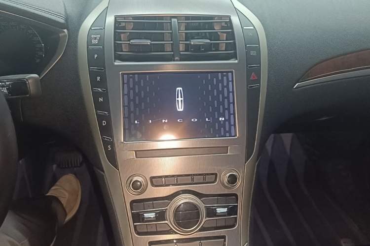Used Lincoln MKZ 2019 2.0T Luxury Edition China VI Audio And AC Panel