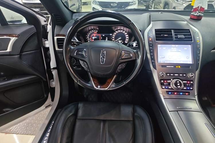 Used Lincoln MKZ 2019 2.0T Luxury Edition China VI Standard Audio And AC Panel
