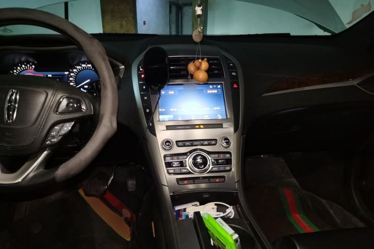 Used Lincoln MKZ 2019 2.0T Luxury Edition China VI Center Console
