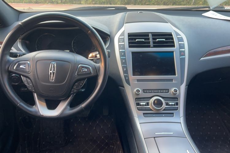 Used Lincoln MKZ 2019 2.0T Luxury Edition China VI Center Console