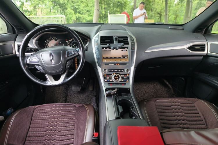 Used Lincoln MKZ 2019 2.0T Zunyue Edition China VI Standard Center Console